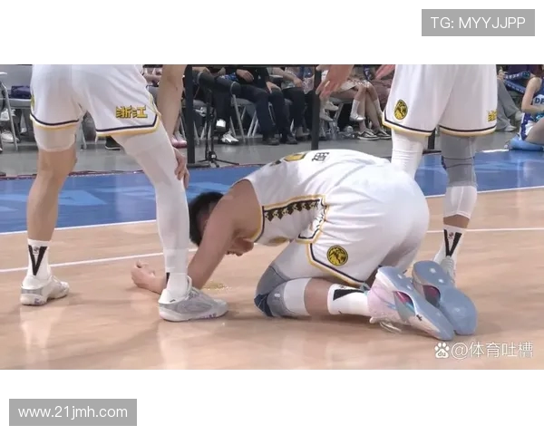 CBA北京与深圳激烈对抗回顾赛场冲突精彩瞬间分析 CBA北京与深圳激烈对抗回顾赛场冲突精彩瞬间分析