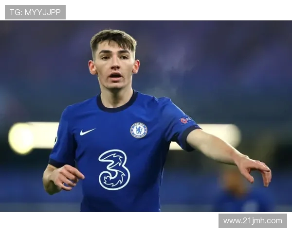 哈维西蒙斯崛起之路：从青年才俊到足球场上的新星