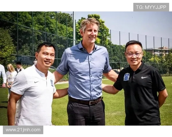 格鲁吉亚女足与以色列女足激战正酣展现精彩对决与团队精神 格鲁吉亚女足与以色列女足激战正酣展现精彩对决与团队精神